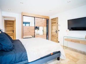 7 bedrooms, free WiFi