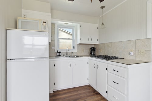 Cabin 9 / Pleasant Valley Resort / Hot Tub / Sauna / BBQ