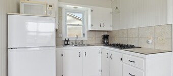 Cabin 9 / Pleasant Valley Resort / Hot Tub / Sauna / BBQ