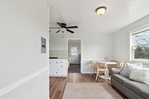 Smart TV - Cabin 9 / Pleasant Valley Resort / Hot Tub / Sauna / BBQ (Arcadia)