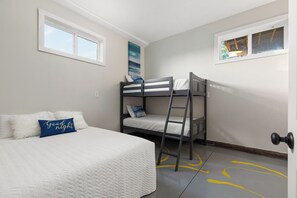 4 bedrooms, bed sheets