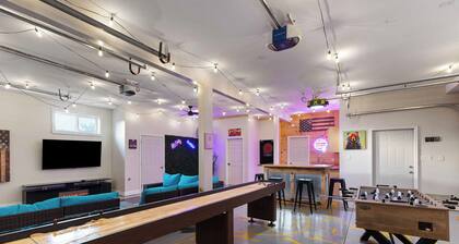 3 CABINS + BARDOMINIUM / HOT TUB / SAUNA / 6 BEDROOMS