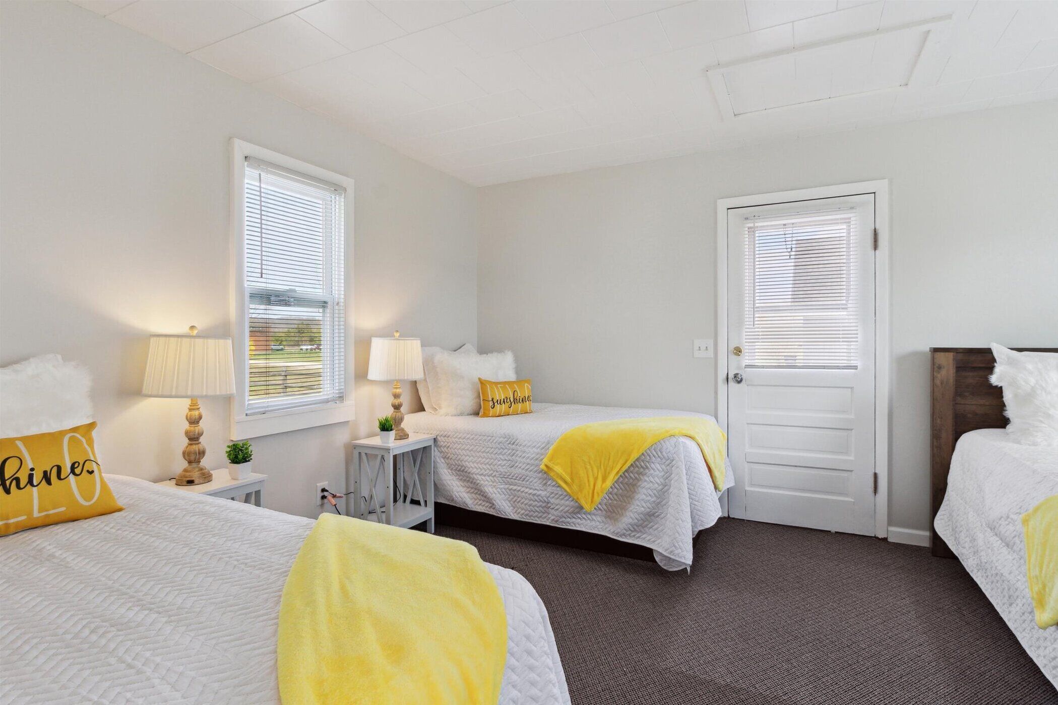 4 bedrooms, bed sheets