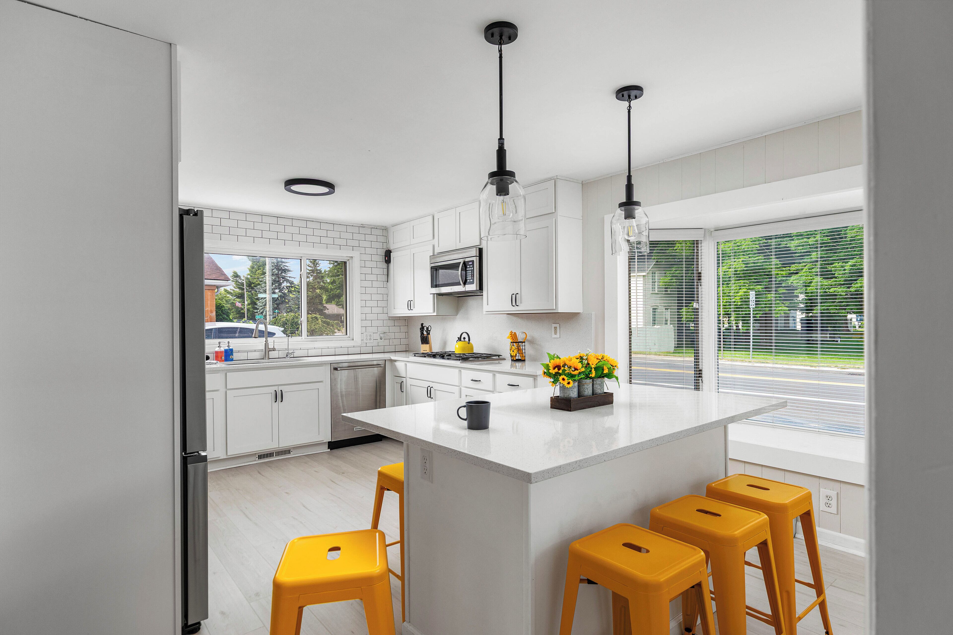 Réfrigérateur, micro-ondes, cafetière/bouilloire