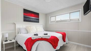 5 bedrooms, bed sheets