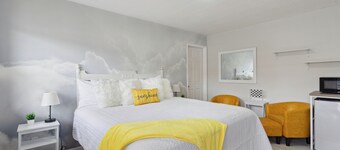 The Luxe King Room 3