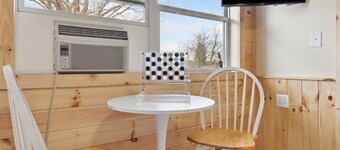 Pleasant Valley Resort – 17 Bedrooms for Large Groups, Retreats & Reunions