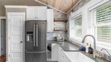 Fridge, microwave, coffee/tea maker, cookware/dishes/utensils