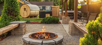 Large 1 Bedroom Barndominium Loft /Arcadia Resort / HOT TUB / SAUNA