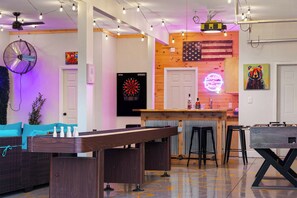 Bar (on property) - Large 1 Bedroom Barndominium Loft /Arcadia Resort / HOT TUB / SAUNA (Arcadia)