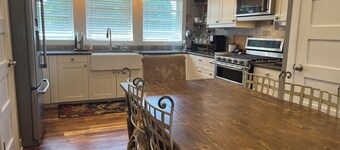 Large 1 Bedroom Barndominium Loft /Arcadia Resort / HOT TUB / SAUNA