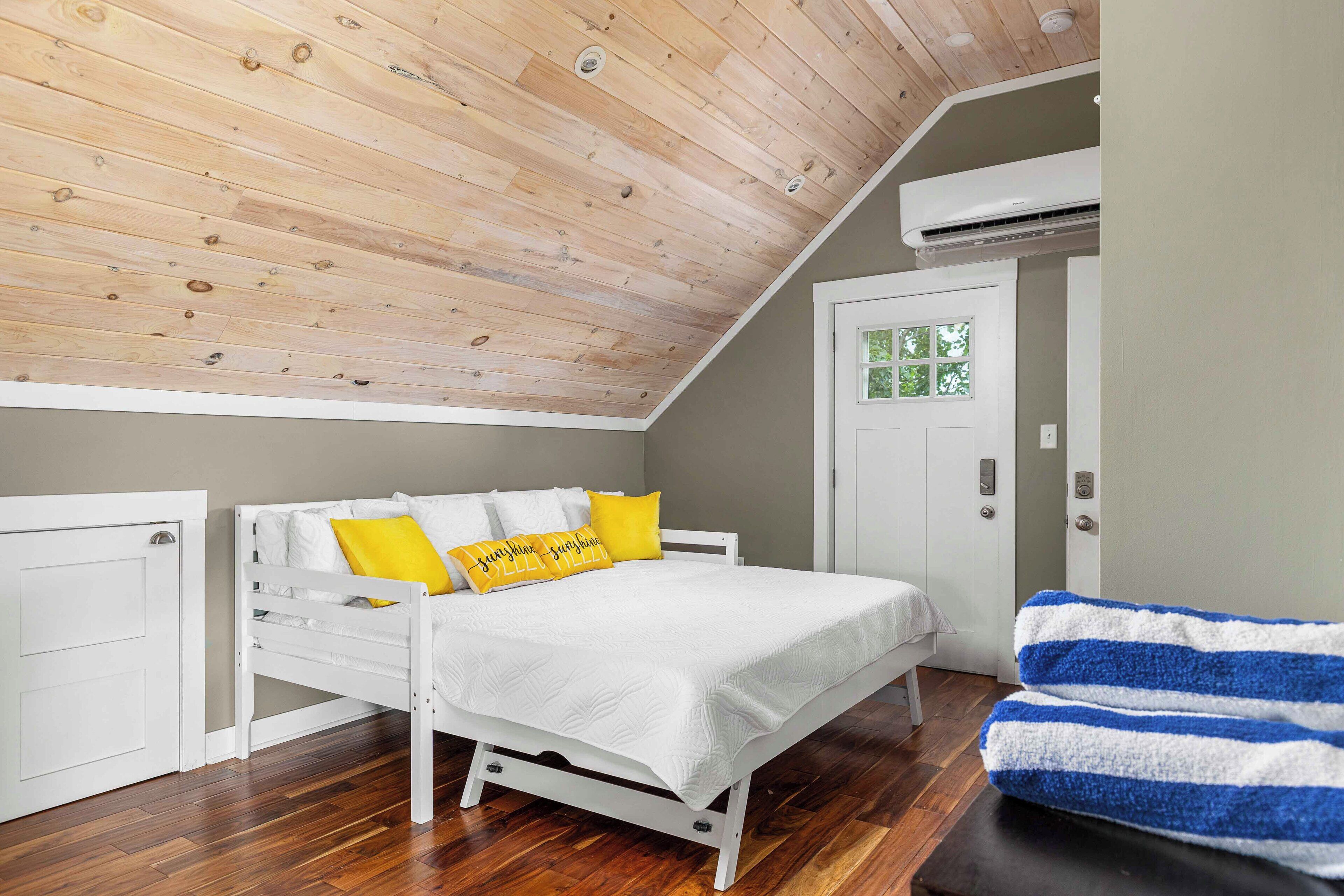 2 bedrooms, bed sheets