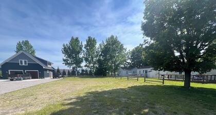 Cabin 8 / Pleasant Valley Resort / Hot Tub / Sauna / BBQ