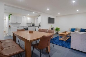 Dining - Large 7 Bed House - Close to Warwick (Warwick)