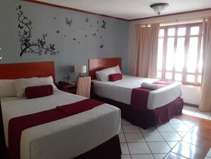 Habitación con 1 cama matrimonial o 2 individuales, balcón, vista a la alberca