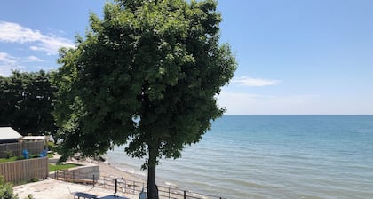 3-bedroom cottage with WiFi and AC in Dunnville