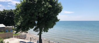 3-bedroom cottage with WiFi and AC in Dunnville