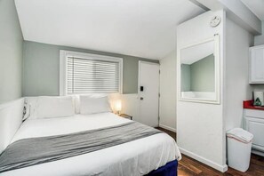 2 chambres, fer et planche à repasser, Wi-Fi, draps fournis