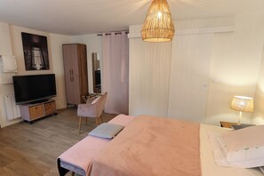 1 bedroom, iron/ironing board, WiFi, bed sheets