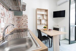 Réfrigérateur, four, plaque de cuisson