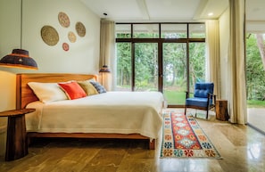 3 chambres, bureau, accès au Wi-Fi (inclus), literie fournie