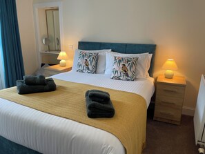 3 bedrooms, iron/ironing board, WiFi, bed sheets - Forth, seaside 3 bed apartment, stunning views, convenient, central location , (Pittenweem)