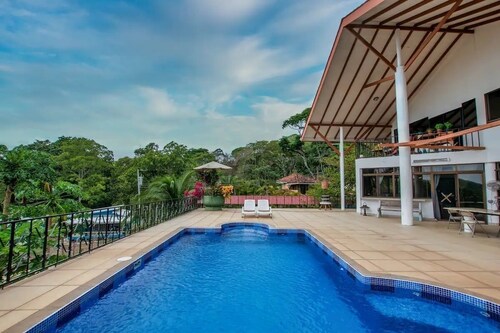 Cozy 2-bedroom condo in phenomenal Puerto Carrillo with WiFi, AC Apt 7