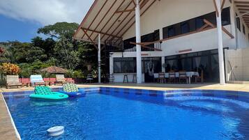 Alberca al aire libre