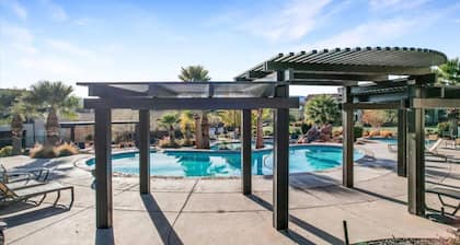 Entire Home - *Paradise Pools* Two King Suites*