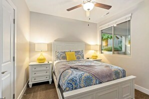 4 bedrooms, iron/ironing board, travel crib, WiFi - Entire Home - *Paradise Pools* Two King Suites* (Santa Clara)