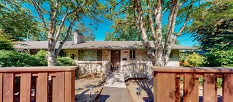 Upper level of duplex with a large deck & mountain view - dog friendly for 1 dog