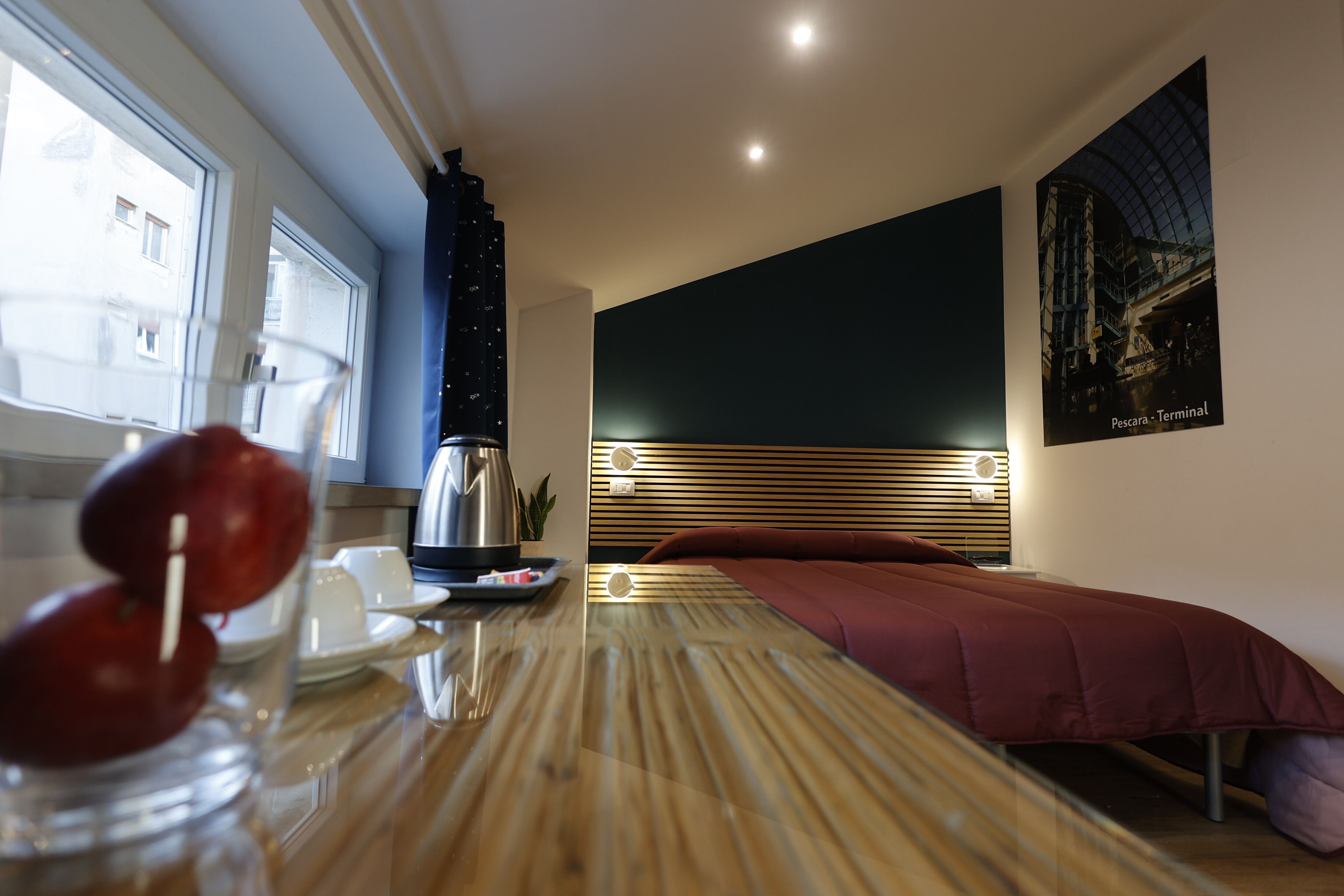 Comfort-Doppel- oder -Zweibettzimmer | Zimmersafe, Schreibtisch, laptopgeeigneter Arbeitsplatz