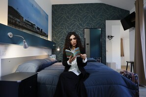 Habitació familiar | Caixa forta a l'habitació i escriptori 