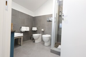 Family Room | In-room safe, desk, laptop workspace, iron/ironing board - New Pescara City b&b  (Pescara)