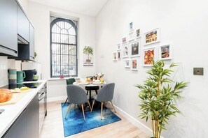 Room - Stunning Apartment in Leeds (Leeds)