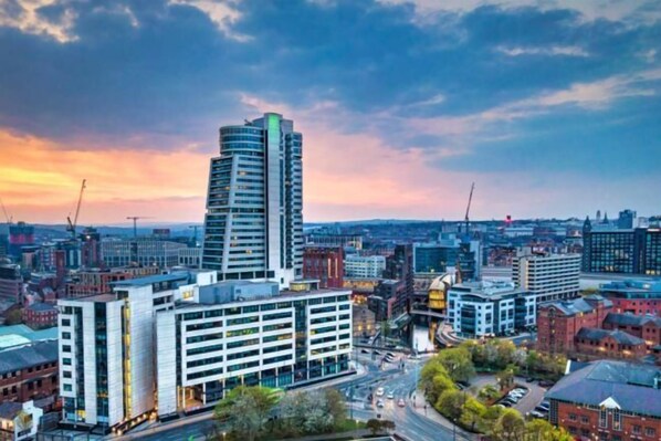 Exterior - Stunning Apartment in Leeds (Leeds)