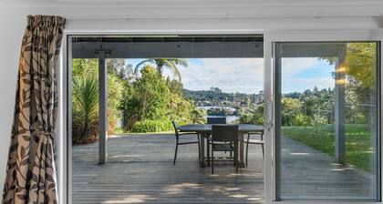 Okere Jetty Escape - Rotoiti Holiday Home