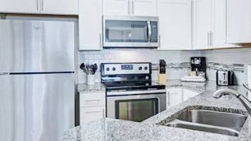 Micro-ondes, four, plaque de cuisson, lave-vaisselle