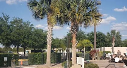 Charming 2-bedroom condo with fitness room, WiFi in enchanting Clermont, Orlando