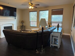 TV, fireplace