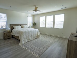 4 chambres, fer et planche à repasser, Wi-Fi gratuit, draps fournis