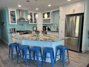 Fridge, microwave, oven, stovetop - Gulf Front Luxury, Chefs Kitchen, Pet Friendly (Port St Joe)
