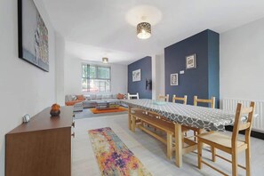 Dining - 5BR Sleeps 10 Perfect for Contractors in Durham (Ushaw Moor)