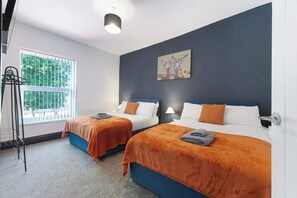 4 bedrooms, WiFi, bed sheets - 5BR Sleeps 10 Perfect for Contractors in Durham (Ushaw Moor)