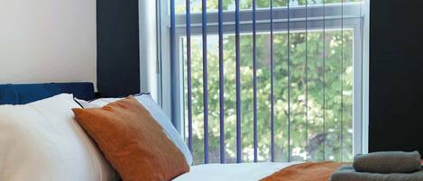 4 bedrooms, WiFi, bed sheets