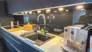 Kühlschrank, Ofen, Herdplatte, Geschirrspüler