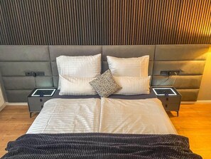 3 slaapkamers, een strijkplank/strijkijzer, gratis wifi, beddengoed