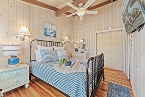 4 bedrooms, desk, free WiFi