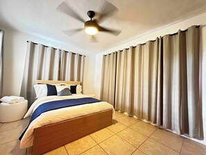 3 habitaciones, tabla de planchar con plancha, wifi y ropa de cama 