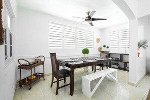 Dining - CasaPlaya Gamil Rene (Barceloneta)